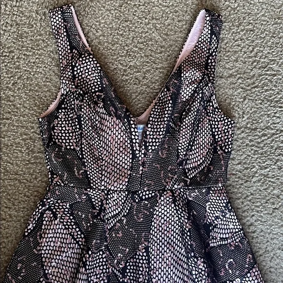 Bailey Blue Black and Rose Gold Stylish V-Neck Patterned Dress - Picture 3 of 7